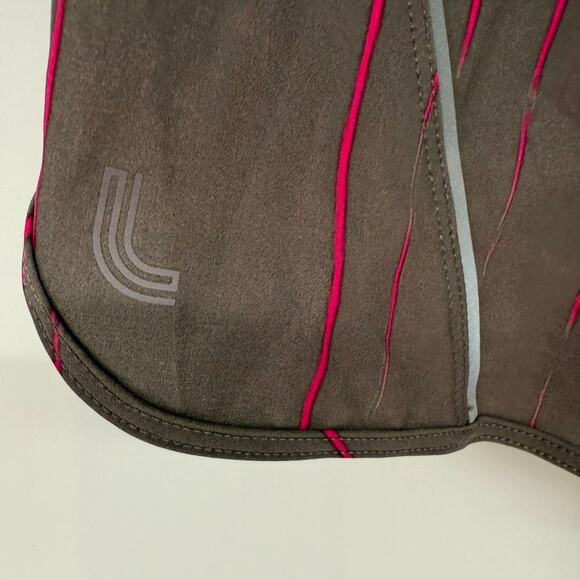 NWT Lolë Step Running Short Womens S Storm Broken Stripe Dolphin Hem Activewear - Picture 5 of 12